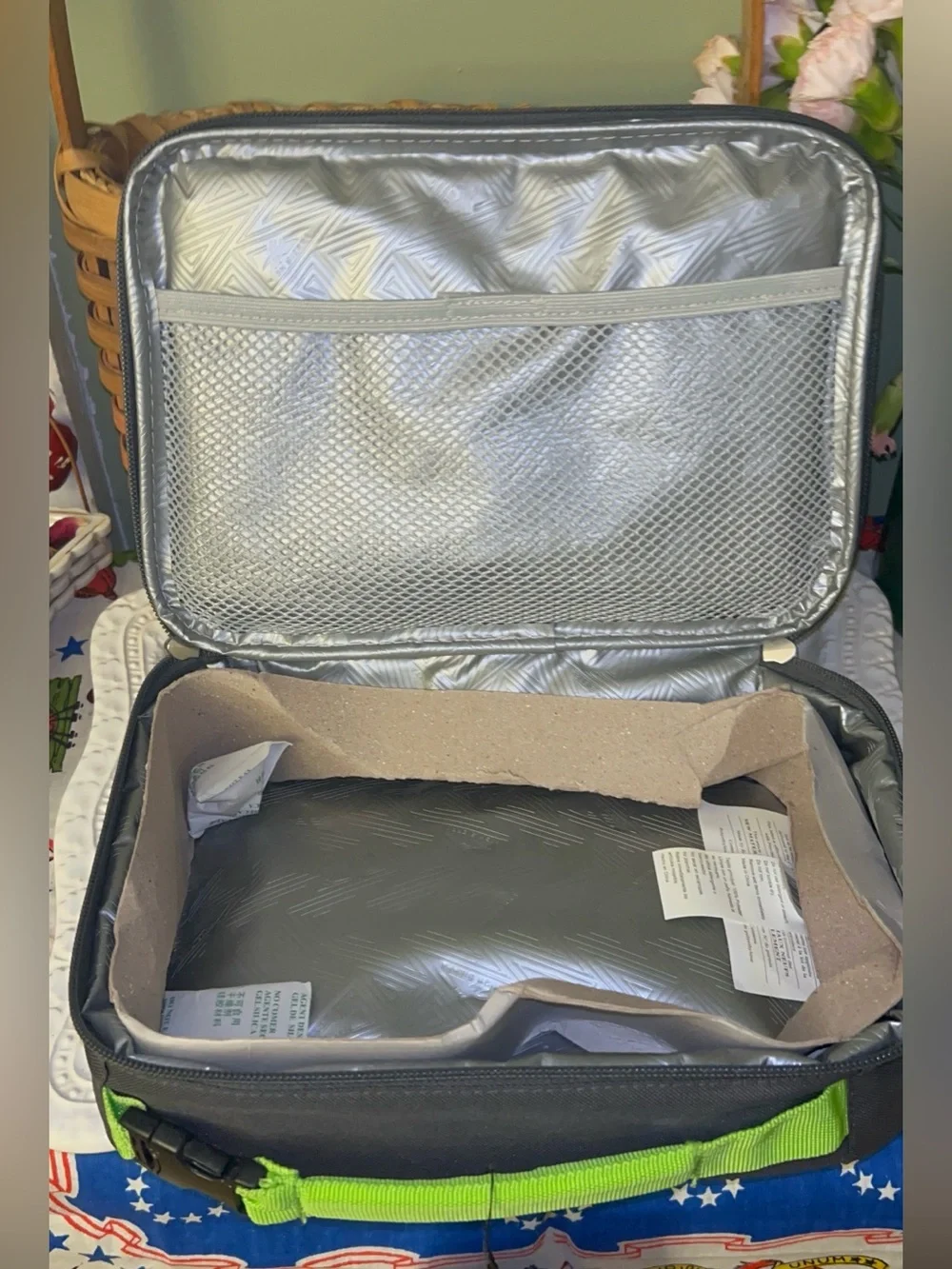 High Sierra single-compartment Grey and Green lunch box NWT